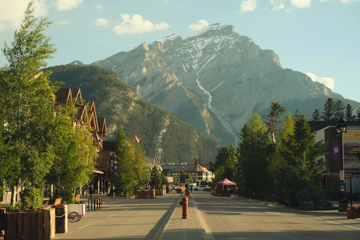 Banff National Park Private Tour: Lake Louise, Moraine Lake & Minnewanka Loop — photo 2