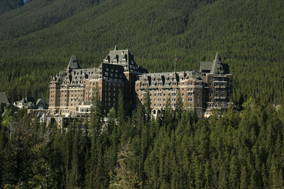 Banff National Park Private Tour: Lake Louise, Moraine Lake & Minnewanka Loop — photo 3