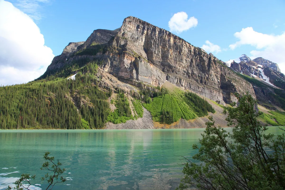 Banff National Park Private Tour: Lake Louise, Moraine Lake & Minnewanka Loop — photo 4
