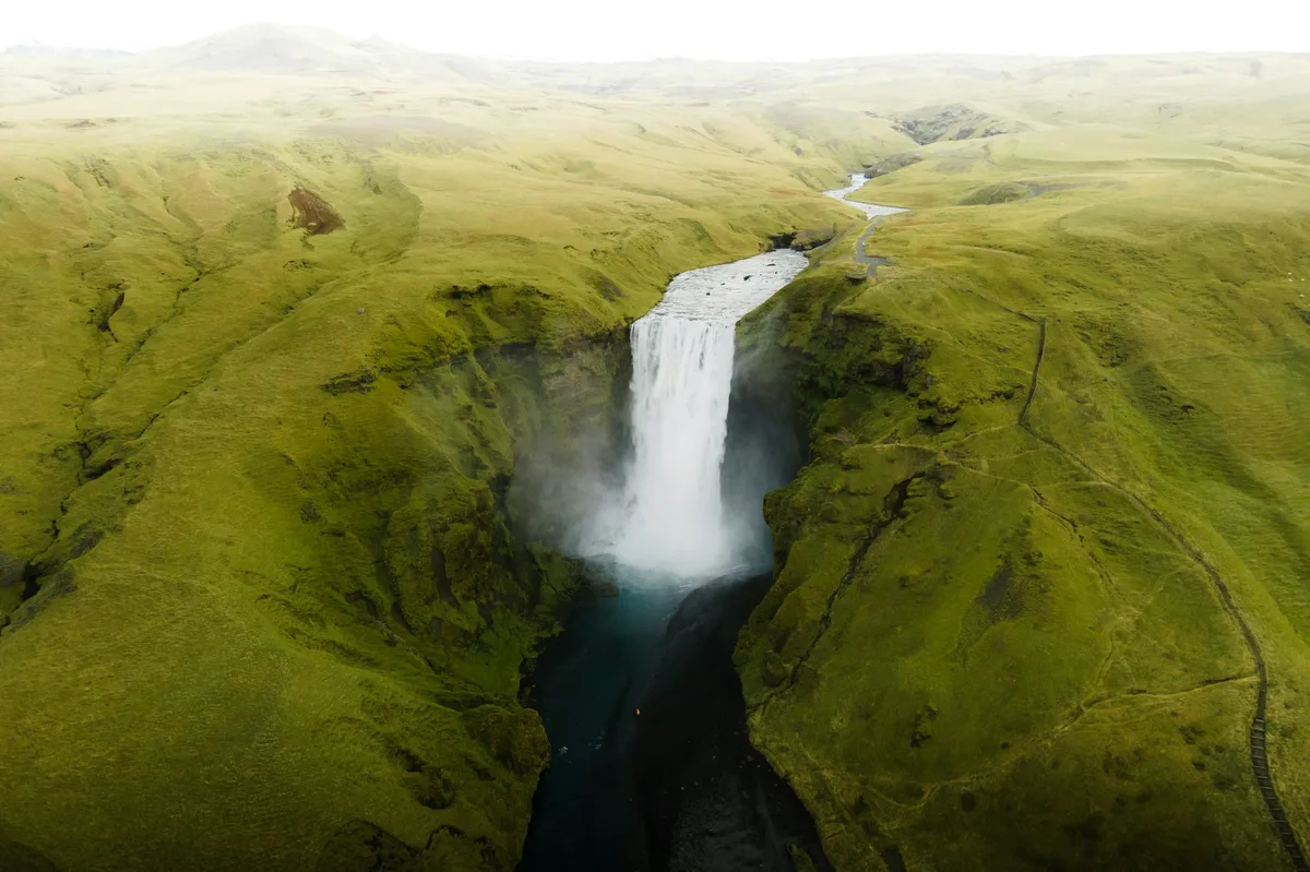 Iceland in Winter: Northern Lights, Ice Caves & Volcanoes — photo 2